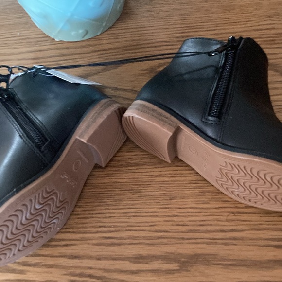 Cat & Jack Kids Black Ankle Boots - Picture 4 of 5